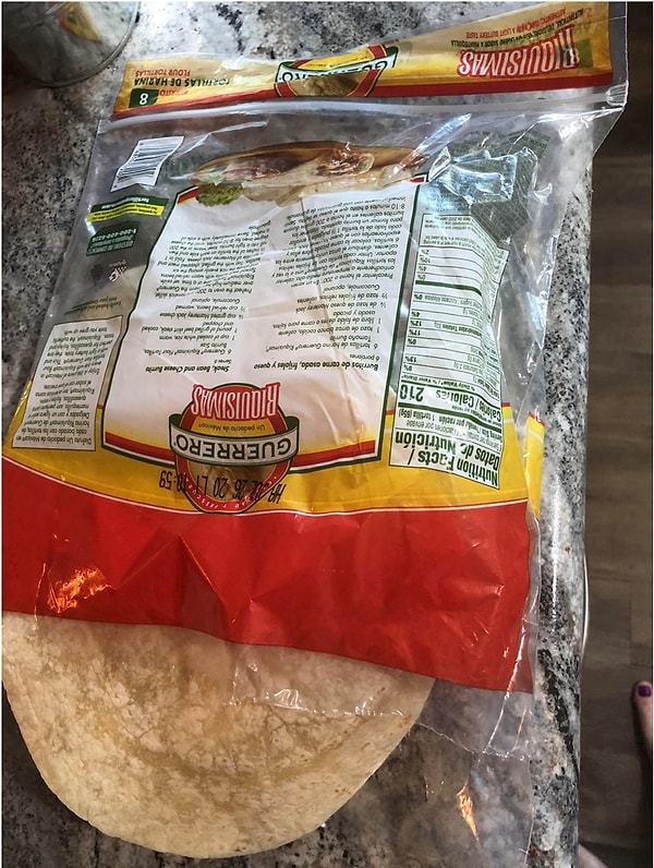 9. "Терпеть не могу, когда мой супруг открывает пачку тортилий с неправильной стороны и отправляет их черстветь в холодильник!"