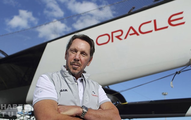 16. Larry Ellison yelkenle açılıyor.