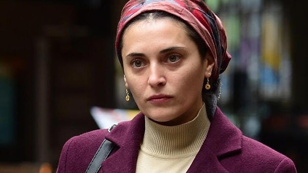 Kırmızı Oda'da Kumru'nun hikayesi haftalardır anlatılıyor. Hayatı ile ilgili öğrendiğimiz her detay ayrı yürek burkan cinsten...
