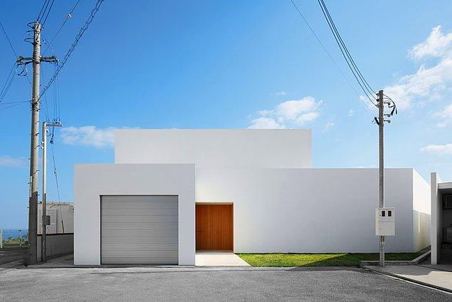 2. Yine Japonya'da olan bir başka minimalist evi; John Pawson, Okinawa adasında tasarladı.