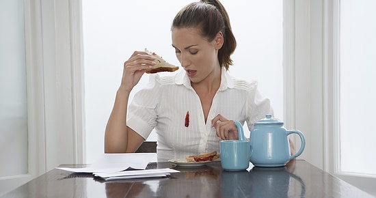 Hepsi Ömür Törpüsü! Ne Yaparsak Yapalım Kıyafetlerimizden Asla Çıkartamadığımız 8 Leke