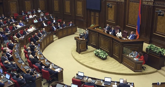 Ermenistan'da Muhalefet İle Sarkisyan Arasındaki Görüşme Başladı