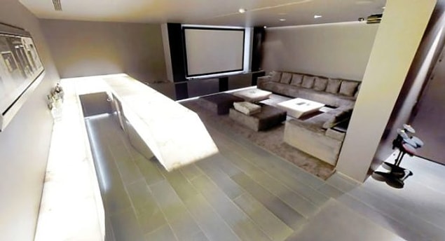 Ayrıca evlerinde ailecek film geceleri yapabilecekleri bir sinema salonu da mevcut.