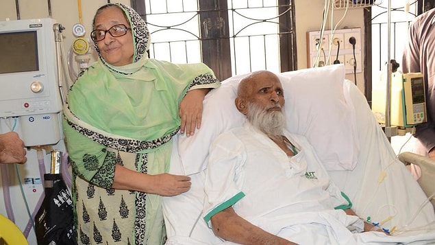 2016 yılında hayatını kaybeden Abdul Sattar Edhi'nin tek mal varlığı iki elbise ve bir çift ayakkabıydı.