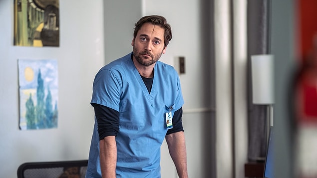 'New Amsterdam'ın oyuncu kadrosunda Ryan Eggold, Freema Agyeman, Jocko Sims, Janet Montgomery, Tyler Labine ve Anupam Kher gibi birçok önemli oyuncu yer alıyor.