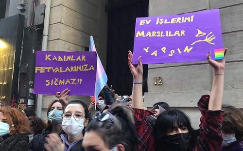 Feminist Gece Yürüyüşü İçin Kadınlar Taksim'de: İstiklal Caddesi'ne Çıkan Tüm Yollar Kapatıldı