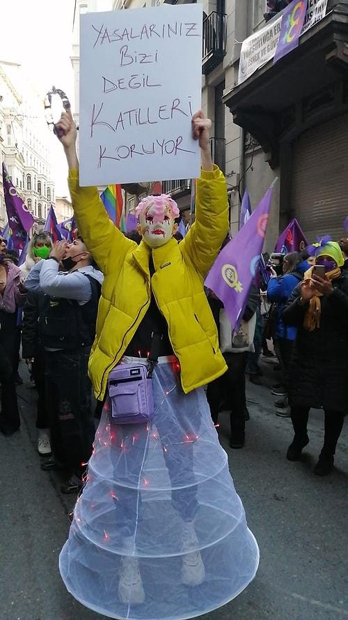 Kutlu Olsun! 8 Mart Feminist Gece Yürüyüşü'nde Bir Araya Gelen Kadınlardan Birbirinden Renkli 32 Pankart