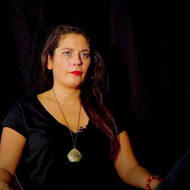 Esra Üçin'in sunduğu, YouTube'da yayınlanan "Soramazsın" programının bu seferki konuğu bir ensest mağduru. Elif şu an 33 yaşında bir öğretmen.