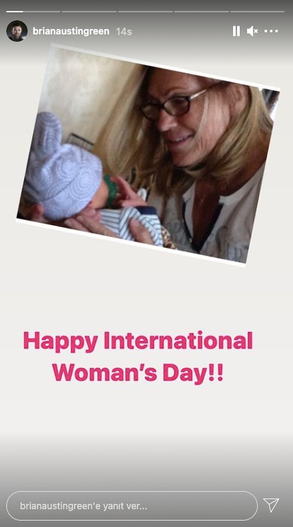 Brian Austin Green, 8 Mart’ta Instagram hesabından önce annesinin Kadınlar Günü'nü kutladı.