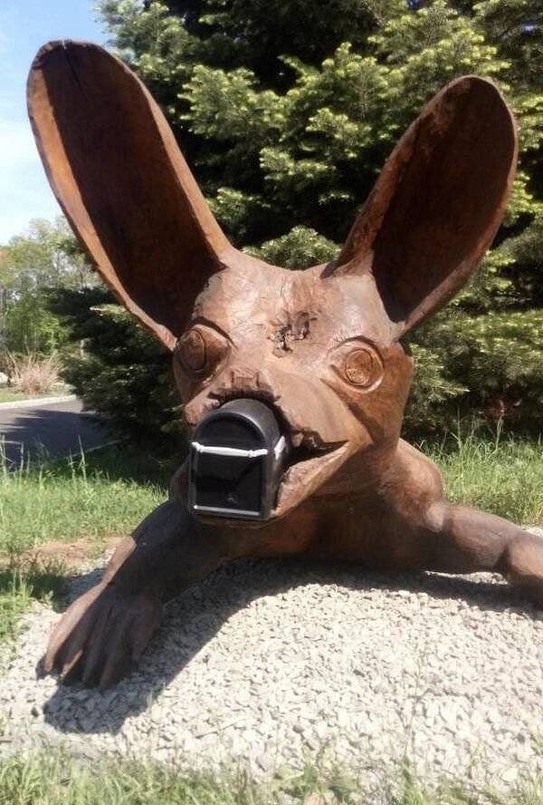 5. Стесняемся спросить: что это за чудозверь? Задумка художника неясна :)