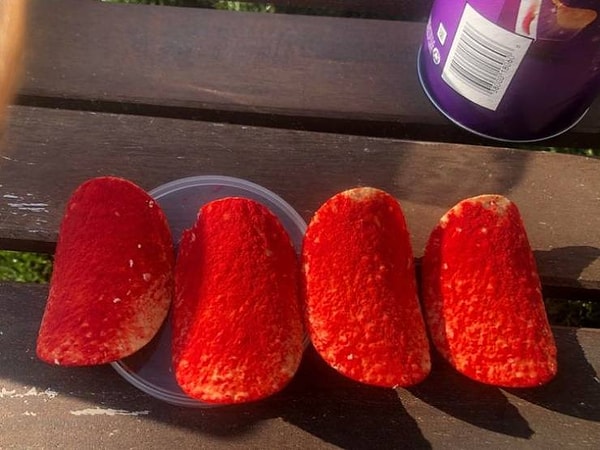 2. "Открываю чипсы Pringles и понимаю, что сегодня - мой счастливый день!"