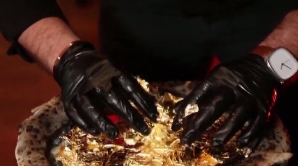 24 Ayar Yenilebilir Altın Yapraklarla Süslenen Afrika'nın En Pahalı Pizzası Cep Yakıyor