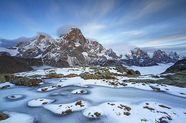 Dünya Gezegeni'nin Manzaraları ve Ortamları kategorisinde birincilik ödülünü kazanan İtalyan fotoğrafçı Alessandro Gruzza'nın İtalya'daki Paneveggio-Pale San Martino Doğa Parkı'nda çektiği Buzun Ruhu başlıklı Cavallazza Dağı'nın fotoğrafı