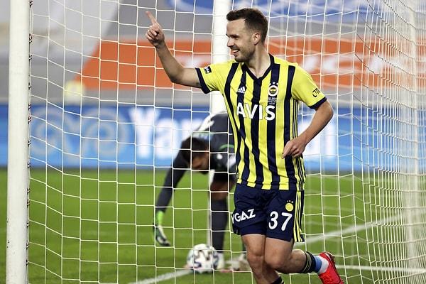 Fenerbahçe, 35'te Novak'la öne geçti: 1-0.