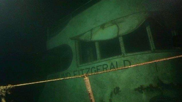 5. 9 Kasım 1975'de Edmund Fitzgerald isimli gemi Superior Gölü'nde yolculuğuna başladı fakat bir gün sonra gemiyi batıracak ve 29 kişilik mürettebatın ölümüne yol açacak bir fırtına vurdu.