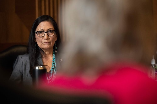 Senato'dan Onay Alan Deb Haaland, ABD Tarihinde Kabineye Giren İlk 'Amerikan Yerlisi' Oldu