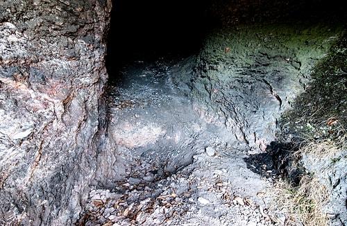 Karadeniz'de İlk İnsanların Yaşadığı Mağarayı Defineciler, Talan Etmiş