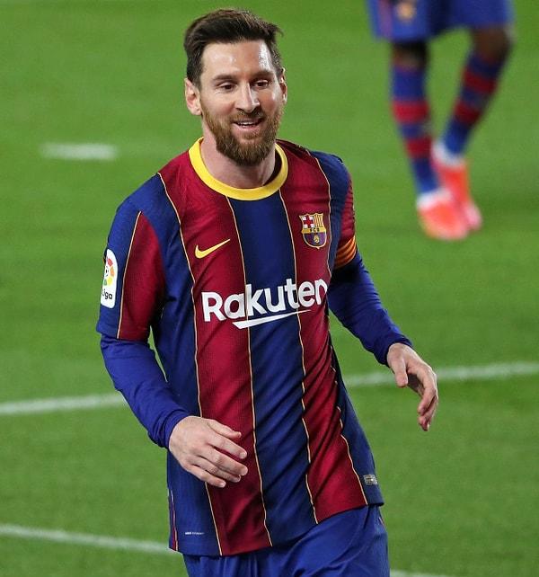 Diğer taraftan 33 yaşındaki Barcelona'nın yıldızı Messi, Huesca maçında Barcelona formasıyla 767'inci maçına çıkarak, Xavi'nin kulüp tarihinin en çok forma giyen oyuncu olma rekoruna ortak oldu.