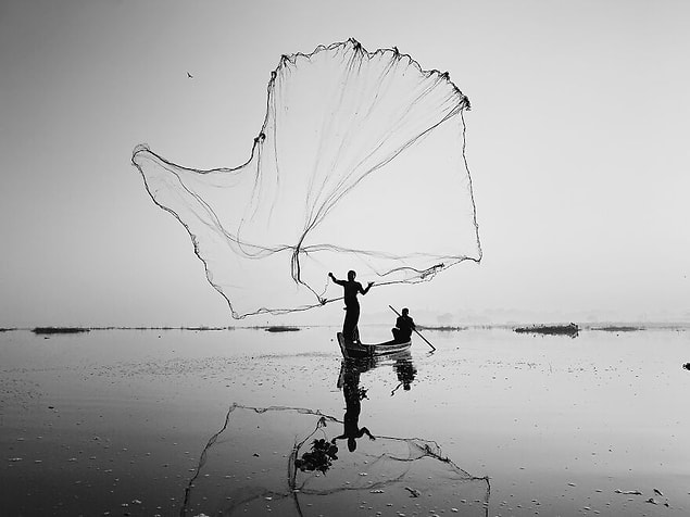6. Silüetler Kategorisi Birinciliği: "Inle Gölü Üzerinde" fotoğrafıyla Dan Liu