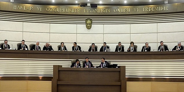 Raportör, davaya ilişkin bilgi, belgeleri toplayarak esas hakkındaki raporunu hazırlayacak