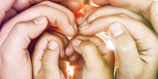 5. Bahar ve Tarık’ın 2 çocuğu var. Bahar çocukların ikinci isimlerini koymuş. Tarık, yıllar sonra çocuklarına Bahar’ın eski sevgililerinin isimlerini verdiğini öğreniyor ve büyük tepki gösteriyor. Bahar da bunun önemli olmadığını söylüyor. Sizce haksız kim?