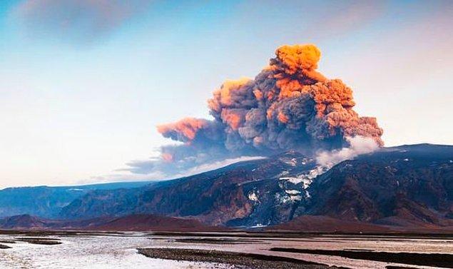 En son 1000 yıl önce patlayan volkanın şu anda ne zaman patlayacağı belirlenemiyor, şehirdeki herkes tetikte!
