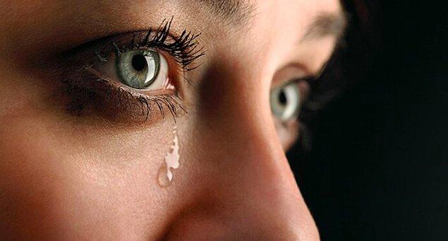 5. Ağlamak, kelimelerin yetmediği noktada vücudunuzun kendini ifade etme biçimidir. Ağlamamaya çalışmayın, kendinizi serbest bırakın.