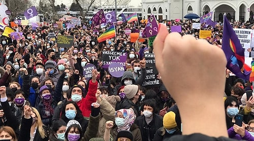 Kadınlar Sokakta: 'İstanbul Sözleşmesi'ni Uygula'