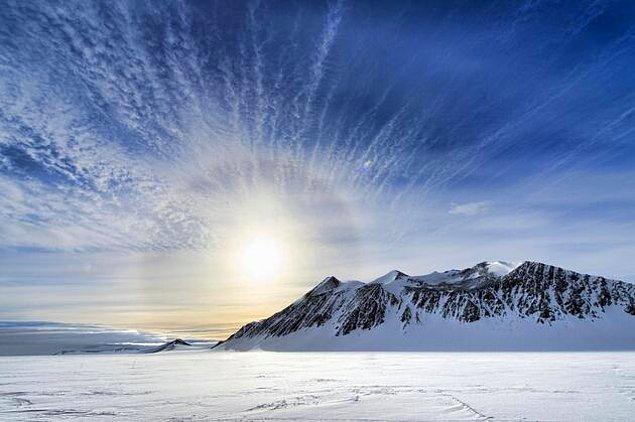 2010 yılında uydular yardımıyla yapılan çalışmalarda dostlar dünyanın en soğuk noktası olarak beklendiği üzere Antartika'nın merkezi tespit edilir. Ölçülen sıcaklık -93,2 santigrat derecedir.