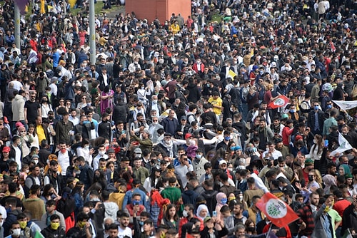 Nevruz Ateşi, Koronavirüs Önlemlerini Unutturdu