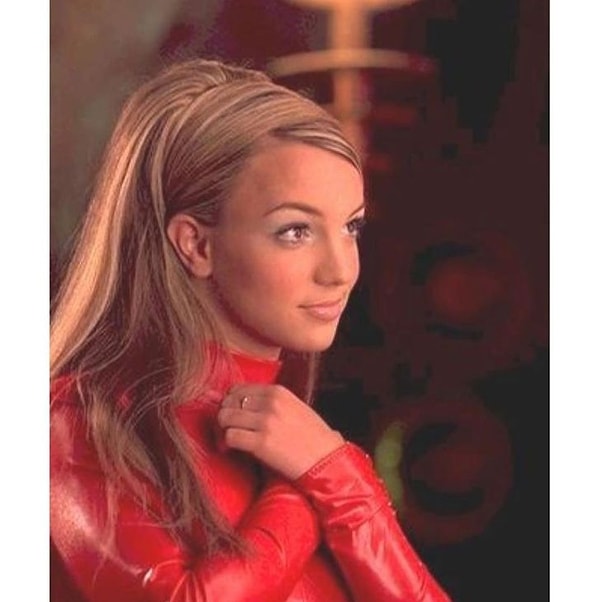 9. Ради любимого клипа сидели в интернете и ждали часами, пока он скачается