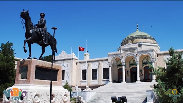 Mezarının yeri tam olarak bilinmediği için bu konuyla ilgili çeşitli rivayetler vardır.