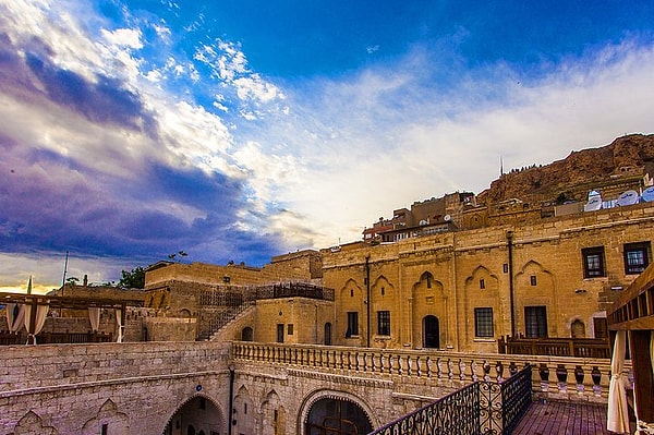 1. UNESCO Dünya Kültürel Miras Listesi'nde yer alan Mardin tarihi, dokusu, iklimi ve yemekleri ile başlı başına mükemmel bir yer!