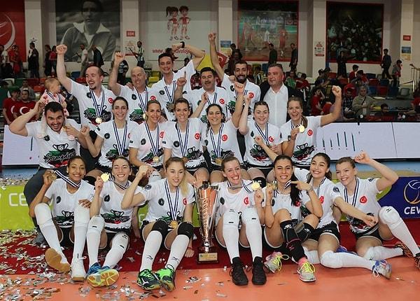 Bursa Büyükşehir Belediyespor, 2017 yılında belediye tarafından kapatılmasa muhtemelen kazandığı kupalara yenilerini de ekleyecekti...