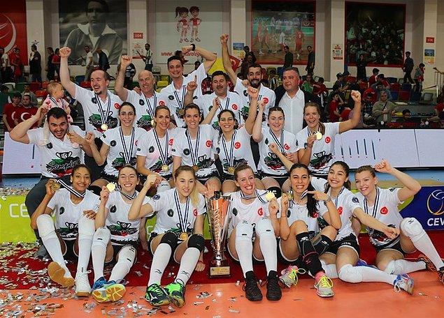 Bursa Büyükşehir Belediyespor, 2017 yılında belediye tarafından kapatılmasa muhtemelen kazandığı kupalara yenilerini de ekleyecekti...