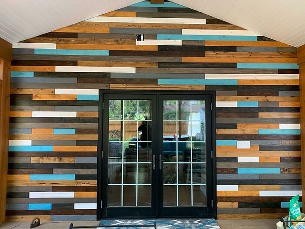 5. "Моя мама вручную вырезала и покрасила все детали для этой стены"