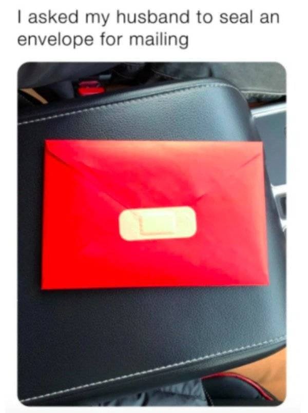 7. "Попросила супруга заклеить конверт для отправки по почте".