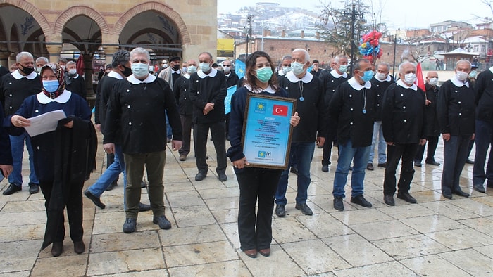 İyi Partililer Siyah Önlük Giyerek Andımız'ı Okudu