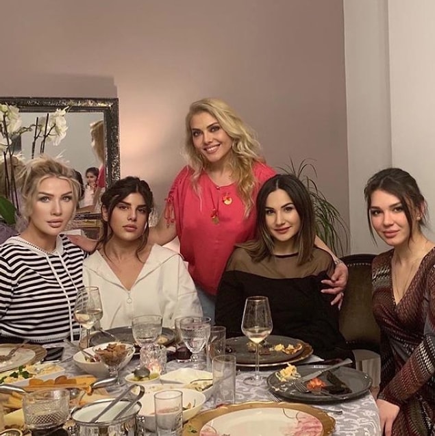 8. Seda Sayan sosyal medya hesabında paylaştığı bu fotoğrafta kullandığı filtreyi abartınca alay konusu oldu...