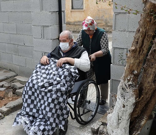 Yıllardır Hapis Hayatı Yaşıyordu... Evin Girişine Asansör Yapıldı, 6 Yıl Sonra Dışarı Çıktı