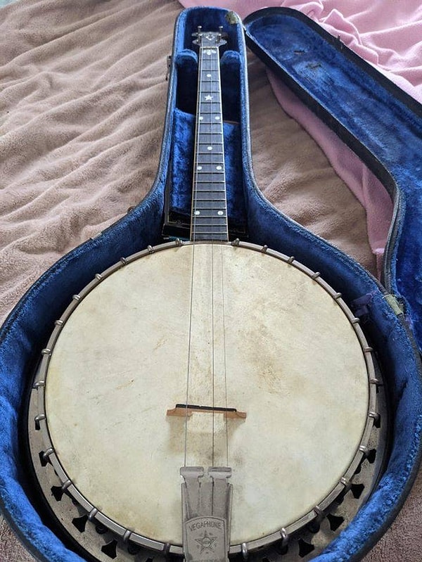 10. "Банджо моего дедули. Этому инструменту почти 100 лет!"