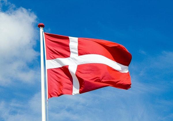 12. Şu anda kullanılan en eski bayrak Danimarka'nın bayrağı...