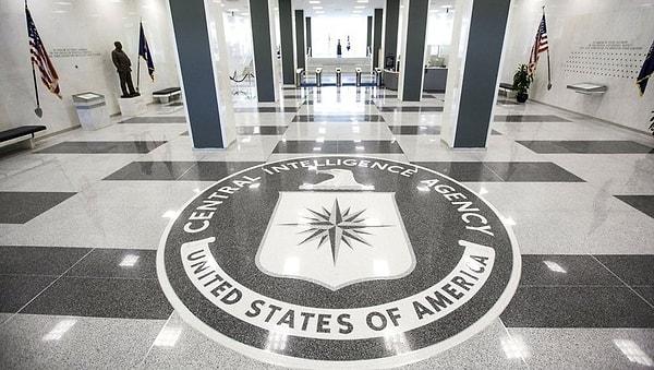 CIA, elde ettiği tüm bilgi ve istihbaratları Ulusal İstihbarat Direktörlüğü'ne iletmek zorundadır.