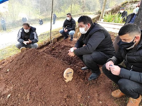 Sakarya'da Aynı Aileden 5 Kişi Korona Nedeniyle Hayatını Kaybetti: 5 Kişi İse Tedavi Altında