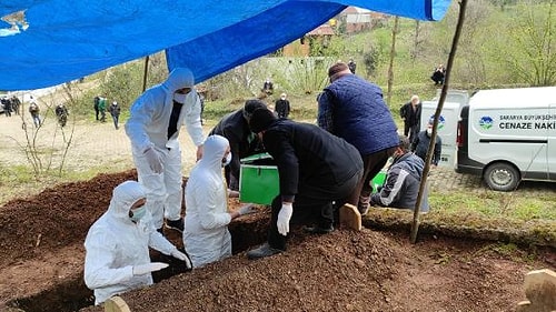 Sakarya'da Aynı Aileden 5 Kişi Korona Nedeniyle Hayatını Kaybetti: 5 Kişi İse Tedavi Altında