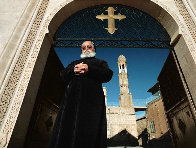 Süryanilerin kültür açısından dönüm noktaları tahmin edileceği üzere Hristiyanlığı seçmelerinde yatar.