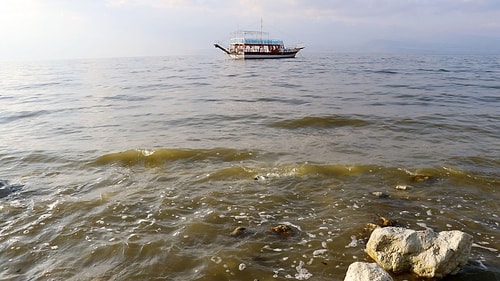 Burdur Gölü'nde Korkutan Görüntü: 'İlkbahar Patlaması'