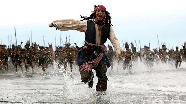 Kaptan Jack Sparrow'un yerlilerden kaçtığı bu sahne serinin hangi filmine ait?
