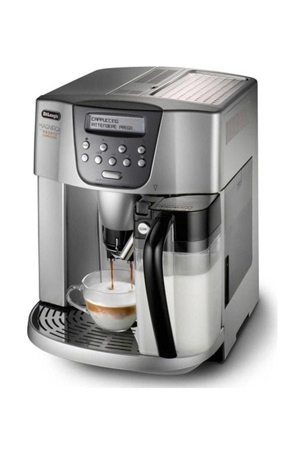 14. Delonghi tam otomatik cappuccino ve latte makinesi, kahve makinesinde nirvanaya ulaşmak isteyenlerin tercihi.