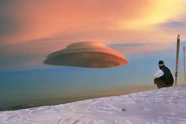 UFO'ya benzeyen bulutlar da vardır.